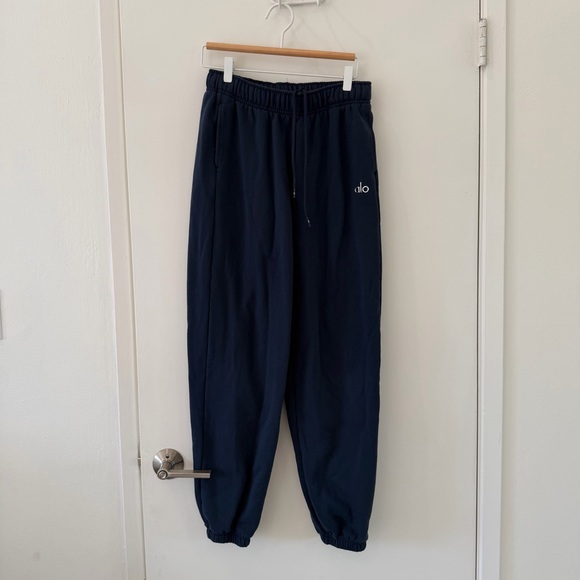 Alo Yoga Accolade Sweatpant - Picture 3 of 5